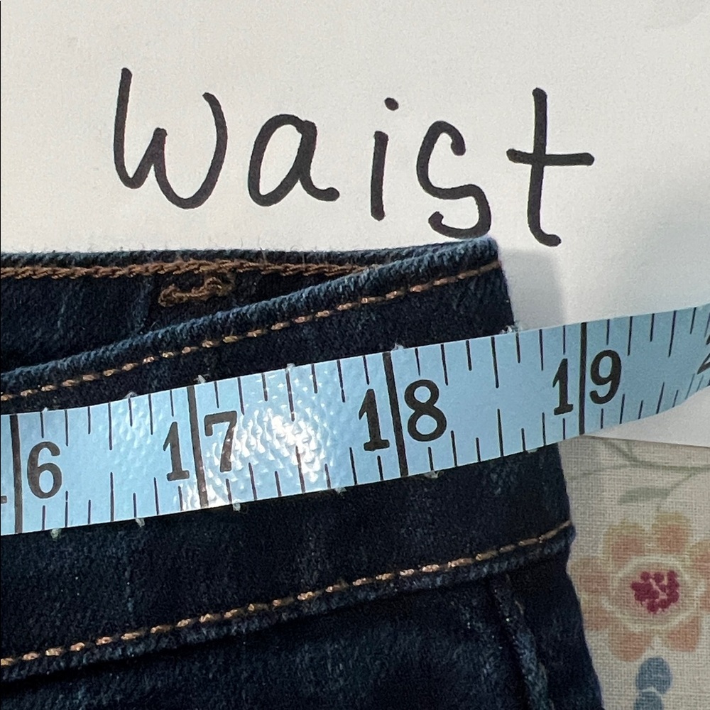 EUC Bandolino Mandie jeans, dark wash, straight leg, stretchy comfort, size 16 - Picture 11 of 14